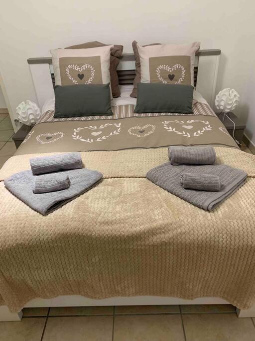 Gite 3 Etoiles Les Gourlines Avec Balneo, Veranda, Piscine Et Garage 아베르메스 외부 사진